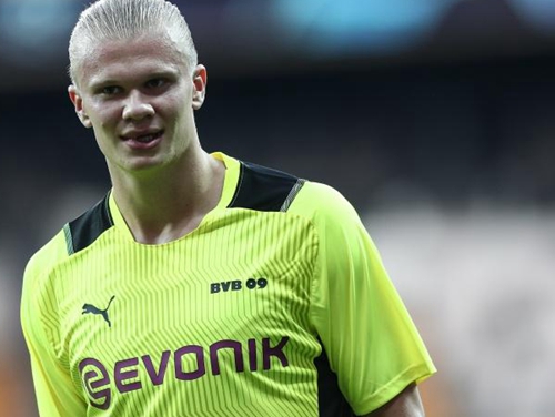 C罗进入国家队后葡萄牙12届大赛全勤，此前总共仅参加6届大赛（C罗入队后葡萄牙12届大赛无缺席，此前历史仅6次参赛）