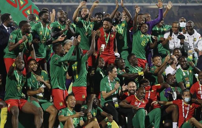 巴萨官方：费尔明右腿比目鱼肌轻微受伤，将缺阵大约两周（巴萨通报：费尔明右腿比目鱼肌轻伤，预计休战约两周）