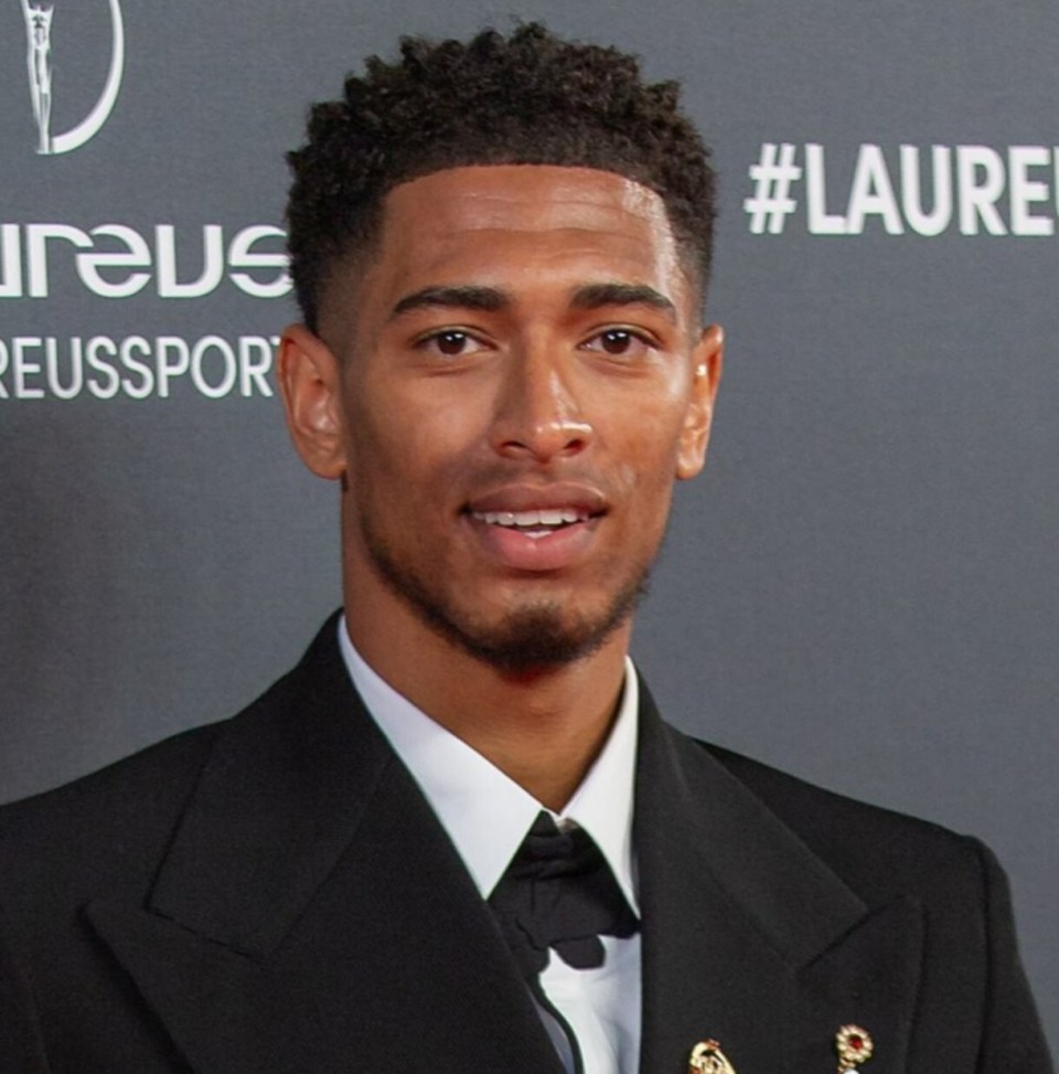 詹姆斯关键三分绝杀比赛（詹姆斯压哨三分定胜负）