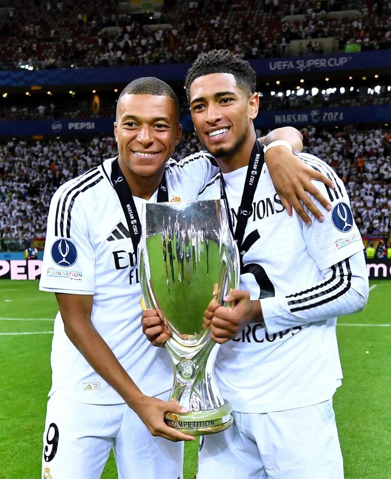 巴萨官方：拉菲尼亚继续进行个人训练，处在康复的最后阶段（巴萨通报：拉菲尼亚继续单独训练，康复进入收尾阶段）